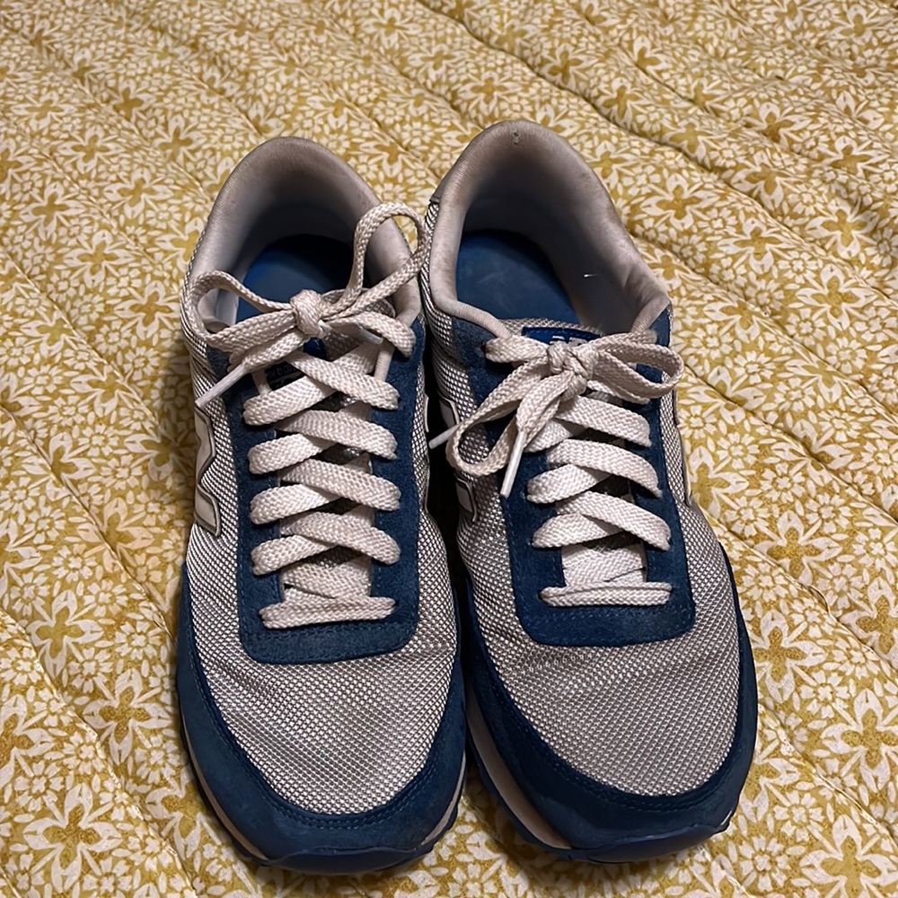 New Balance women’s sneakers size 7 - Picture 2 of 7